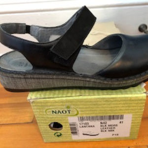 Naot Lantana Black closed toe sandal Size 41